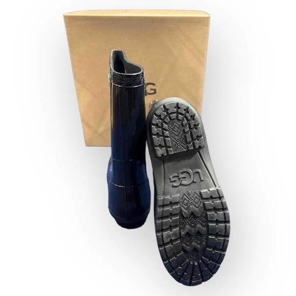 Ugg NIB Sienna Black Boots Womens Size 5 - Picture 3 of 10